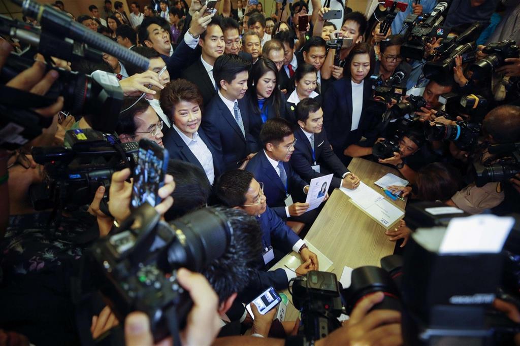 Il partito politico thailandese Thai Raksa Chart annuncia la candidatura della principessa (Ansa)