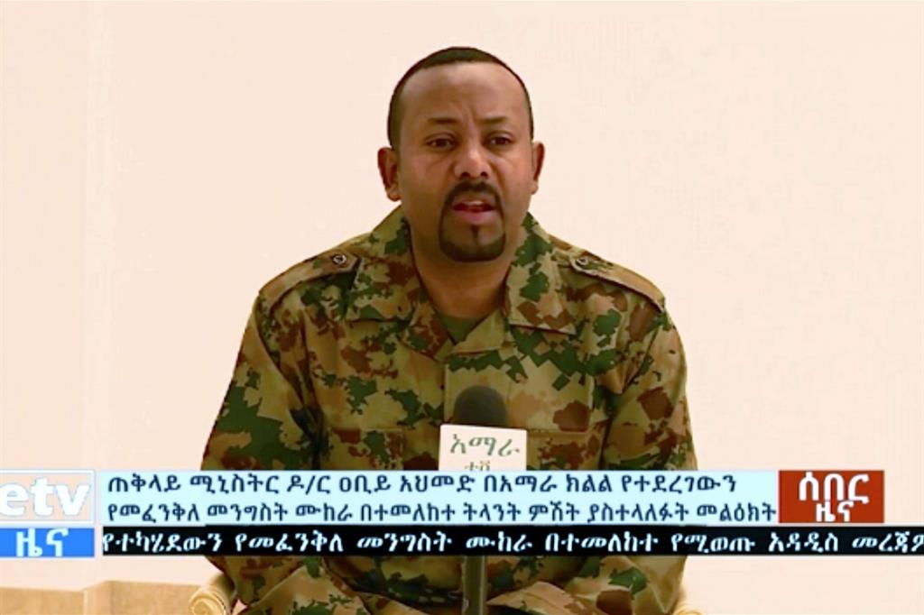 Il premier etiope  Abiy Ahmed nel suo discorso tv (Ansa)