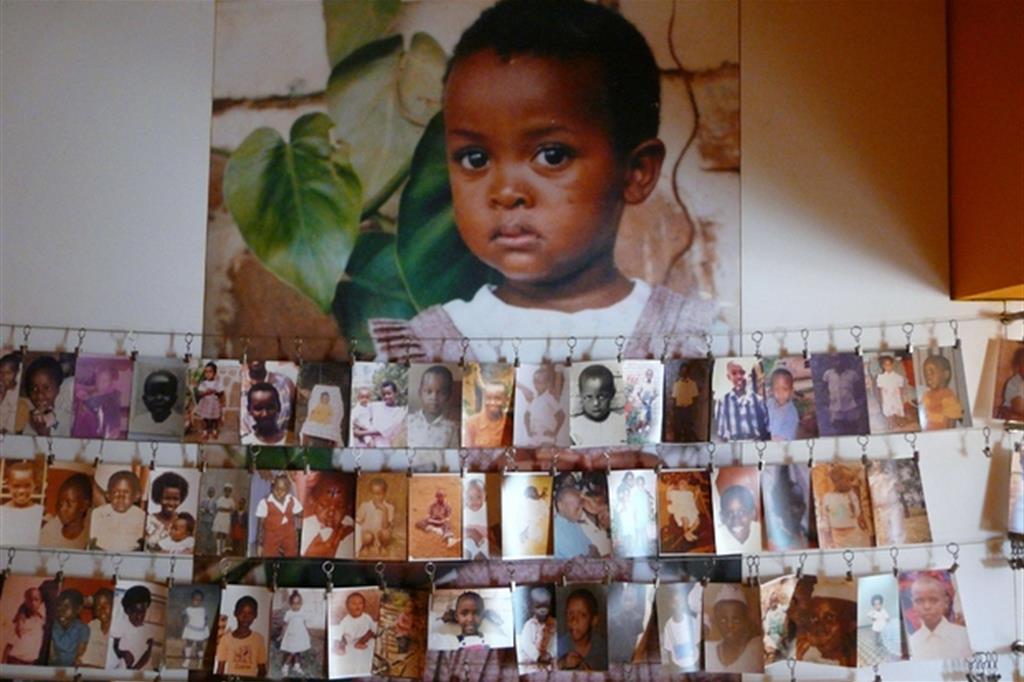Il memoriale di Kigali, con le foto dei bambini uccisi - Foto Scalettari