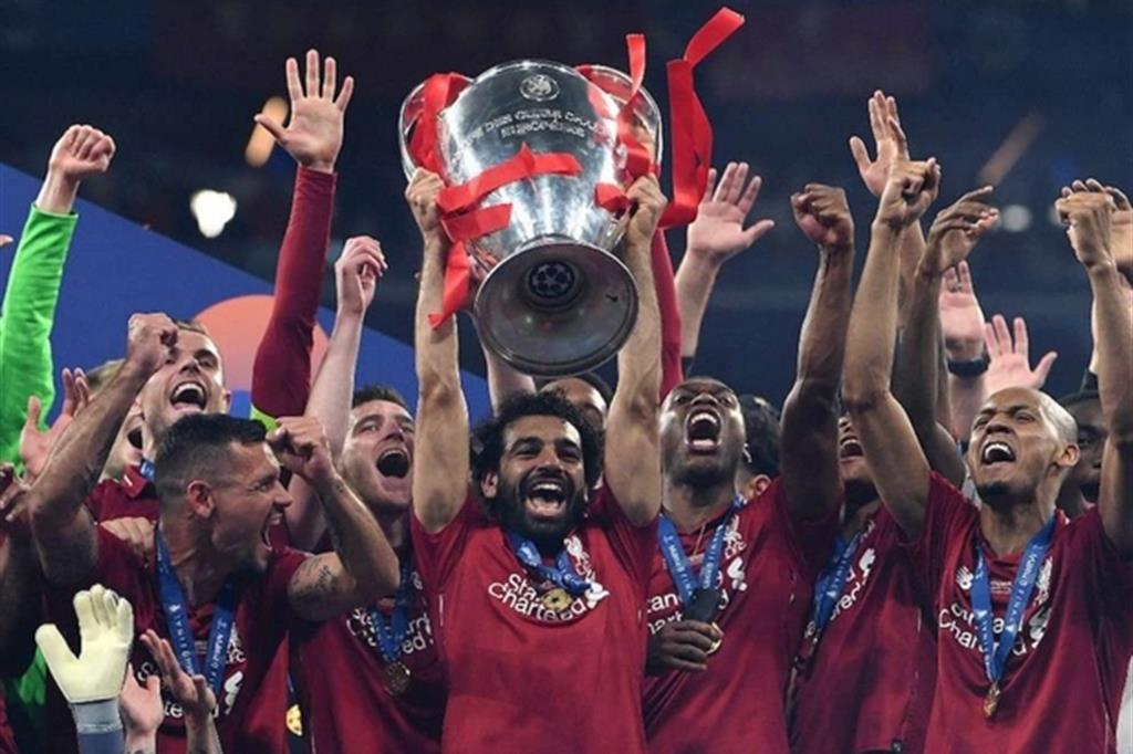 Salah e i giocatori del Liverpool vincitori dell’ultima Champions League