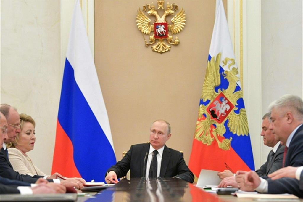 Il presidente russo Vladimir Putin ha inasprito le nome sui controlli del Web (Ansa)