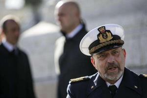 L'ammiraglio De Giorgi: «Ai trafficanti lasciata mano libera»