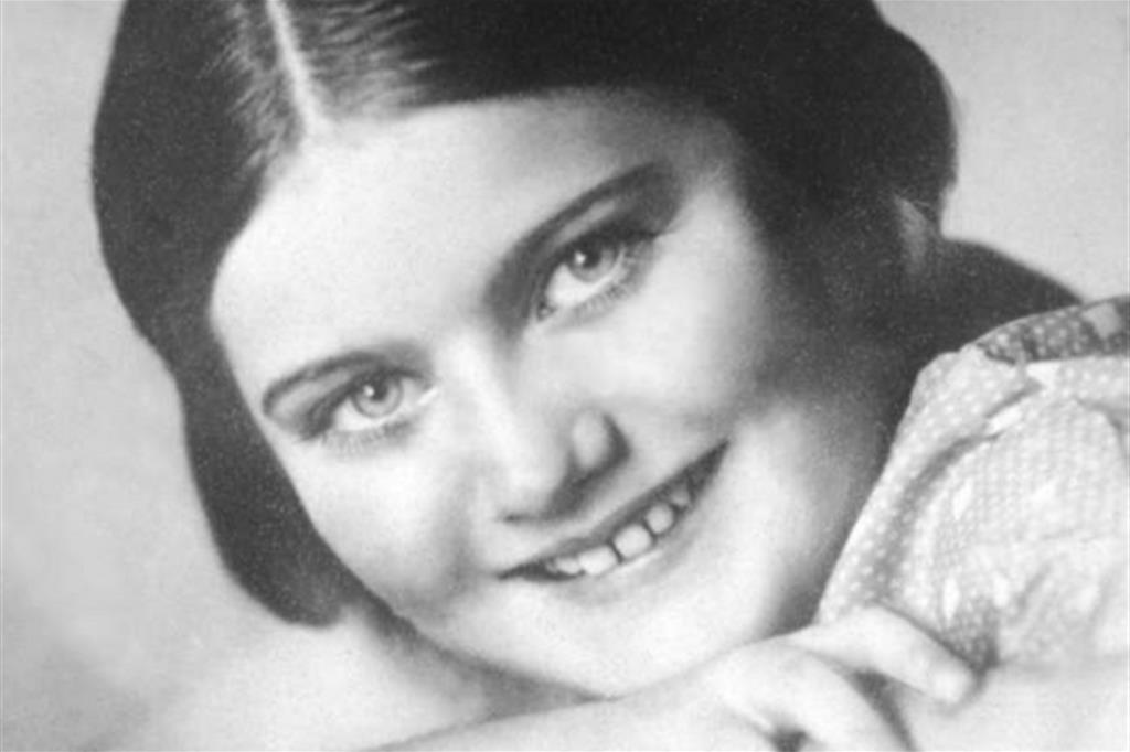 Renia Spiegel, la giovane ebrea polacca uccisa durante l’Olocausto a 18 anni (è morta a Przemysl il 30 luglio 1942)