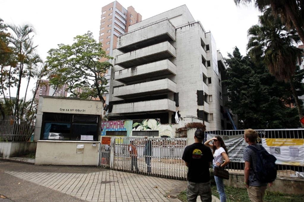 L'edificio “Monaco” fu il fortino del signore della droga colombiano Pablo Escobar a Medellin (Ansa)