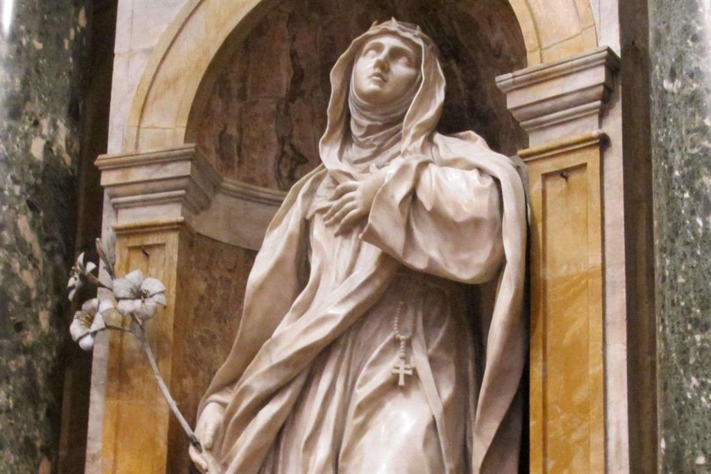La statua di santa Caterina nel Duomo di Siena