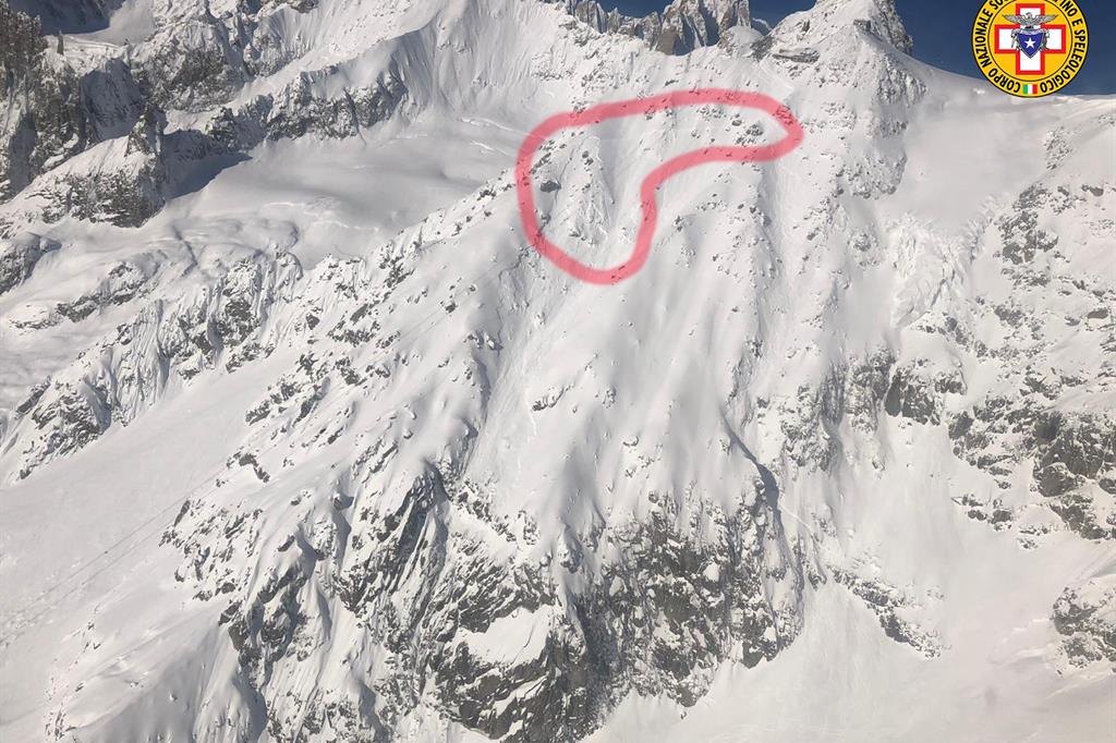 Il luogo dove si è staccata la valanga, in una foto del Soccorso alpino