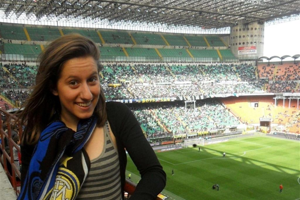 Rapita in Kenya. Silvia Romano allo stadio Meazza di Milano (Fotogramma via Facebook)
