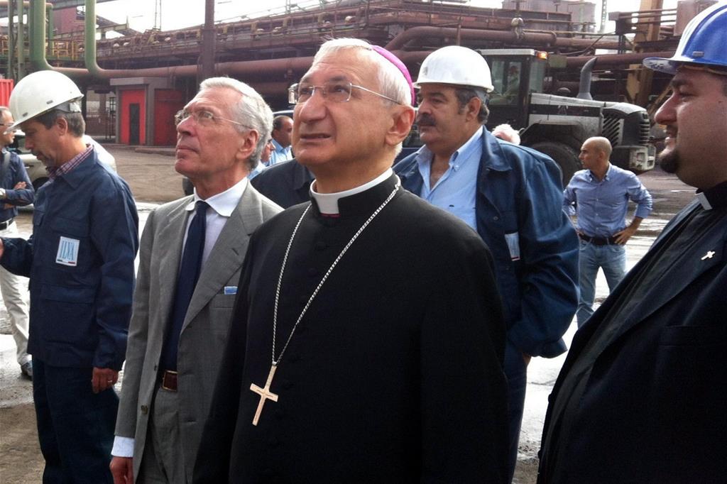 L'arcivescovo di Taranto, Filippo Santoro, in visita allo stabilimento Ilva in un'immagine d'archivio (Ansa)