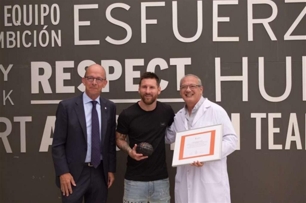 Il premio Pallone educativo 2019 ricevuto dal calciatore argentino, già pallone d'oro, Messi