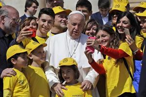 Il Papa ai giovani: siate messaggio di unità in un mondo che si divide