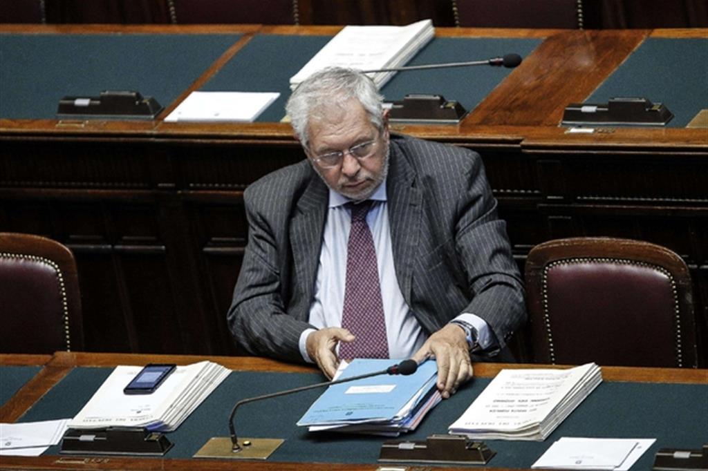 Il sottosegretario all'Economia Pier Paolo Baretta alla Camera (Ansa)