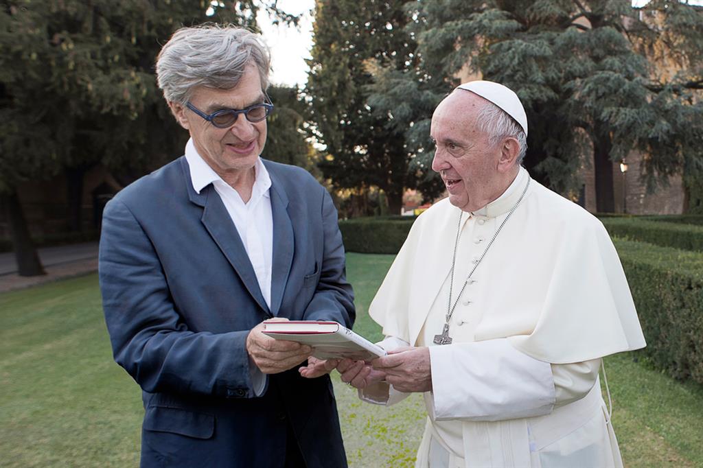 Wenders con il Papa alla presentazione del film "Papa Francesco. Un uomo di parola"