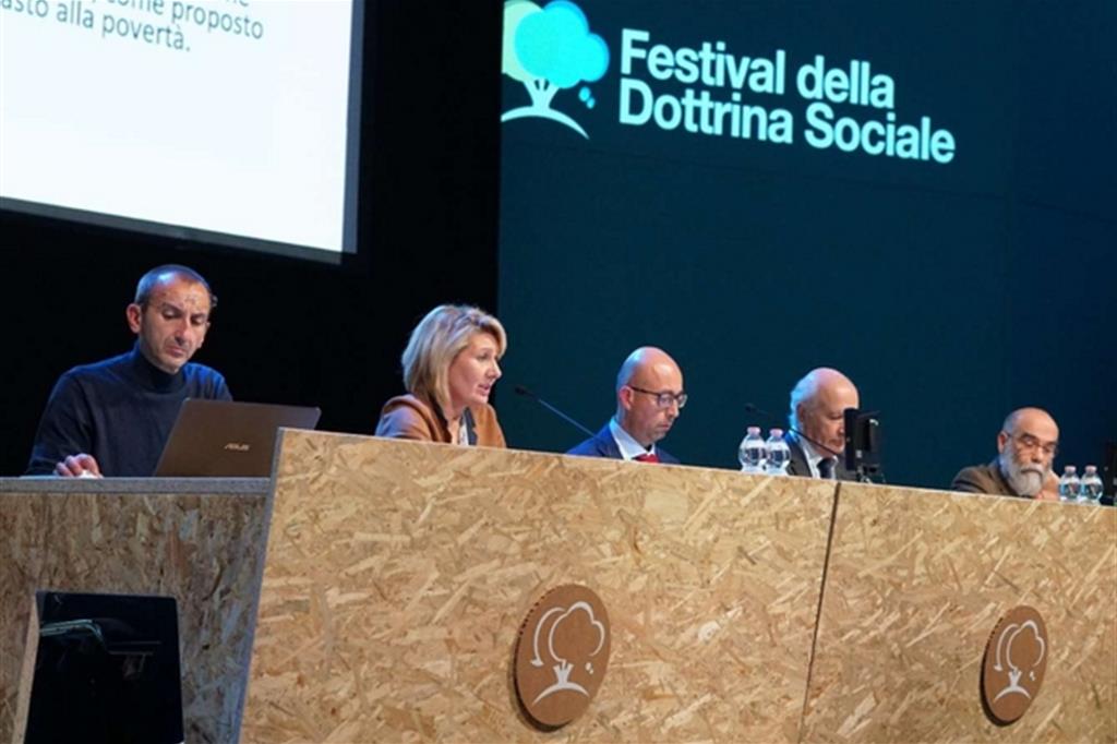 Un momento del convegno di ieri a Verona nell’ambito del Festival della Dottrina Sociale