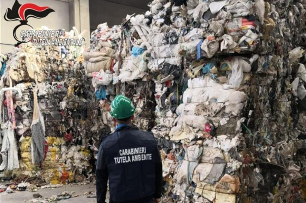 Operazione contro il traffico illecito di rifiuti in Lombardia (Foto d'archivio Ansa/Carabinieri Nucleo operativo ecologico)