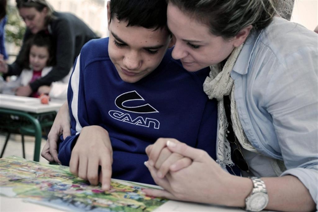 Gli studenti disabili hanno bisogno degli insegnanti di sostegno, ma in Italia talvolta è un miraggio (Ansa)