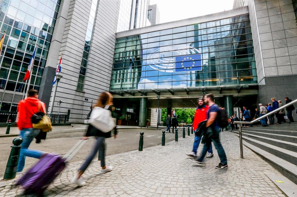 L'esterno del Parlamento europea a Bruxelles (Ansa)