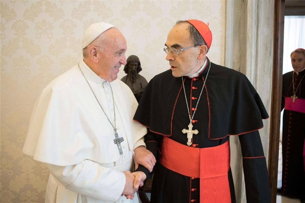 Il cardinale Philippe Barbarin, arcivescovo di Lione, ricevuto ieri dal Papa (Ansa/Vatican media)