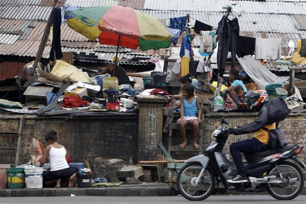 Povertà nelle strade di Manila