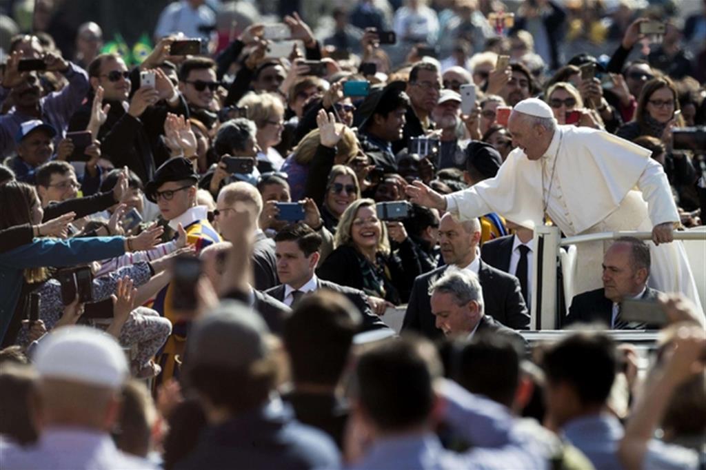  Papa Francesco: la carità senza tenerezza è come un bicchiere di aceto