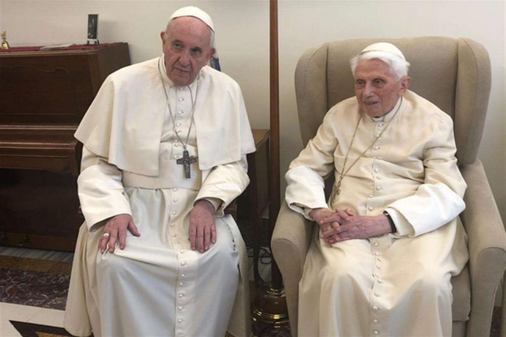 Francesco visita Ratzinger: auguri per Pasqua e i 92 anni