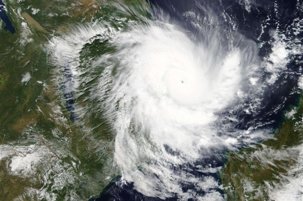 Il ciclone Kenneth ha ormai investito il Mozambico (Ansa)