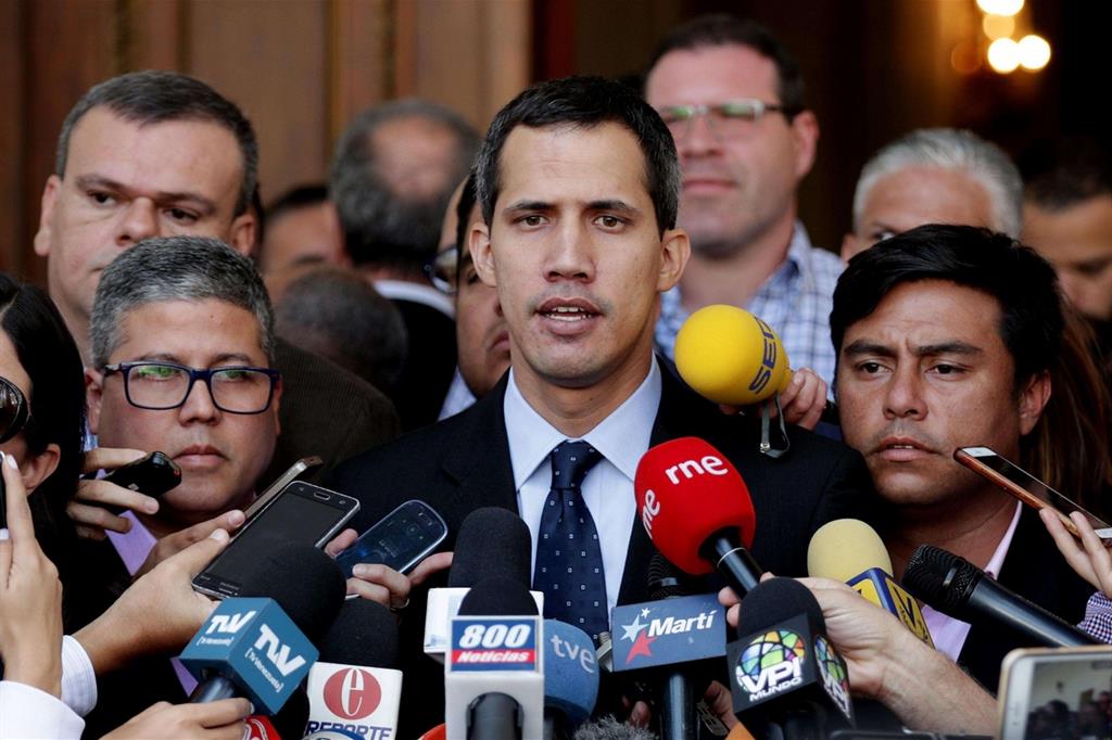 Juan Guaidó, il leader dell'opposizione e presidente del Parlamento autoproclamatosi presidente ad interim per guidare il Venezuela a libere elezioni (Ansa)