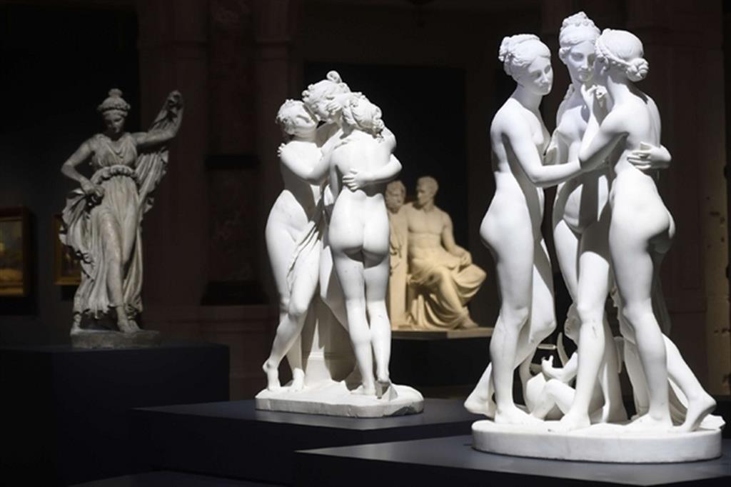 “Le tre Grazie” di Canova (a sinistra) e di Thorvaldsen (a destra) a confronto nelle Gallerie d’Italia a Milano (Flavio Lo Scalzo)