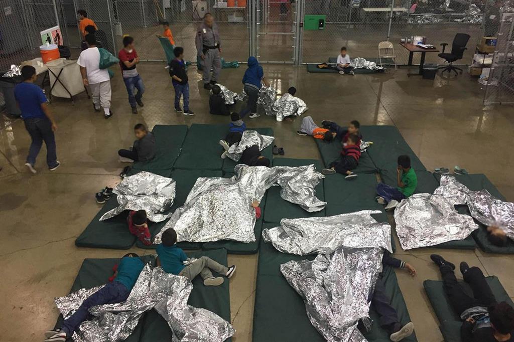 Il centro di detenzione per migranti a McAllen, in Texas (Ansa)