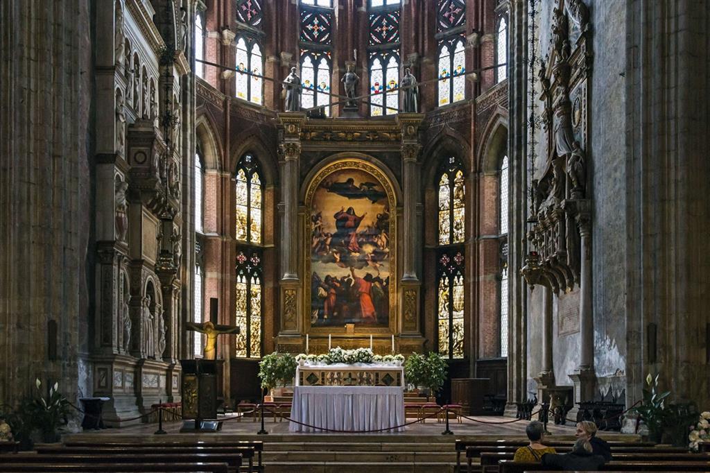 La chiesa dei Frari a Venezia con la “Pala dell’Assunta” dipinta da Tiziano (1516)