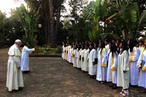 Papa Francesco saluta il Mozambico e abbraccia il Madagascar