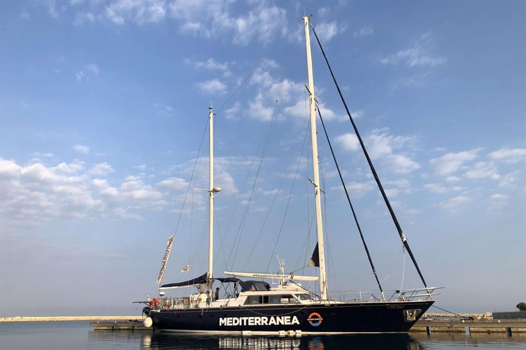 La barca da diporto Alex&Co, con cui la missione Mediterranea da stamani è tornata in mare (Mediterranea Saving Humans)