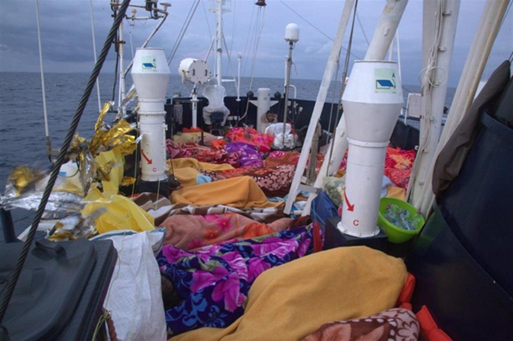  Dopo 5 giorni di attesa, la nave Alan Kurdi approda a Messina