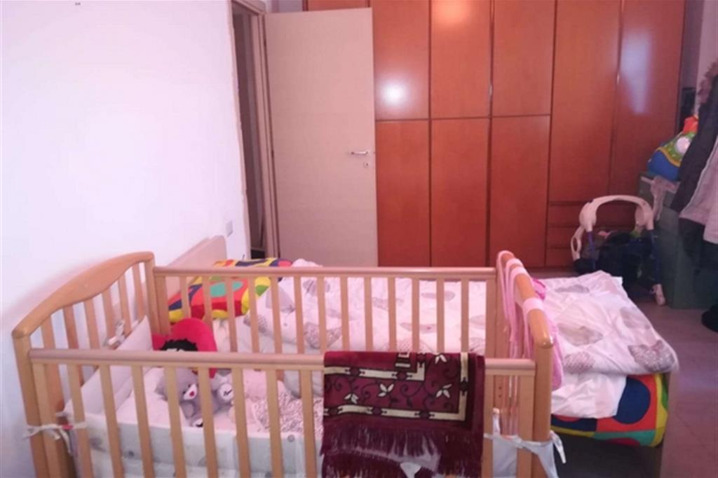 La stanza dove vive Sofia, con la sua piccola nel centro “Apollinare Uno” di Fondazione ambrosiana per la vita a Milano