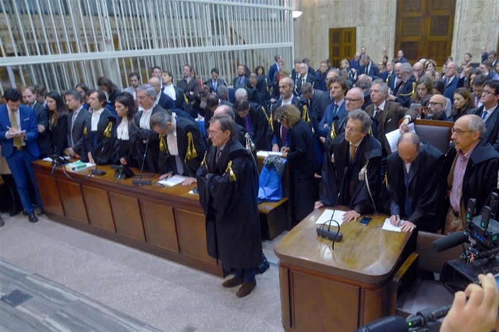 La lettura della sentenza al Tribunale di Milano (Fotogramma)