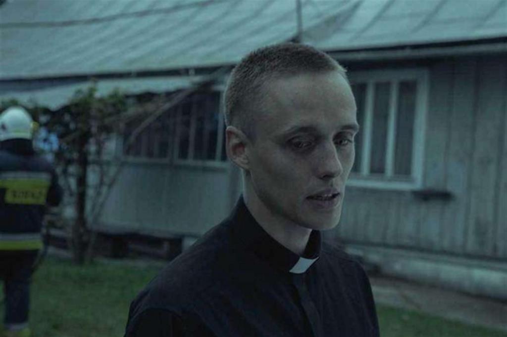 Bartosz Bielenia nei panni di Daniel nel film “Corpus Christi” di Jan Komasa