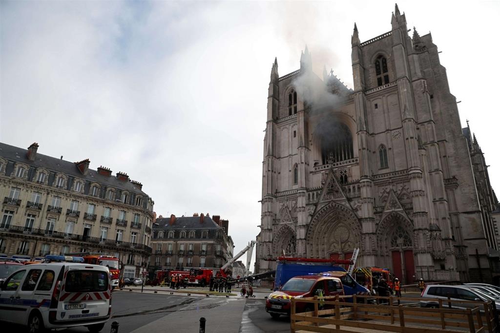 La Cattedrale di Nantes a fuoco