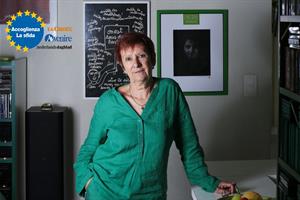 Teresa, la "donna in verde" che aiuta i migranti al confine di Ventimiglia