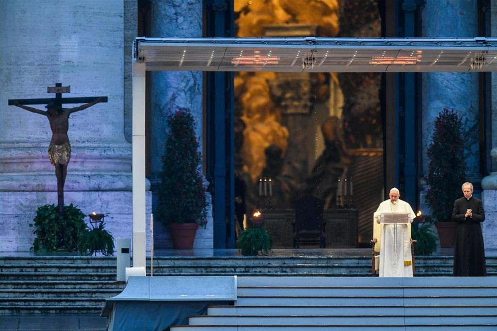 La preghiera Urbi et Orbi del Papa in piazza San Pietro il 27 marzo 2020