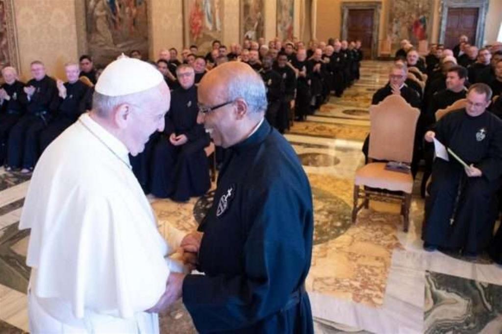 Papa Francesco nel 2018 con i partecipanti al Capitolo generale dei Passionisti