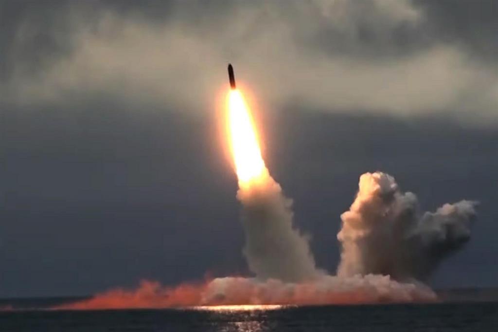 Un missile lanciato da un sottomarino nucleare