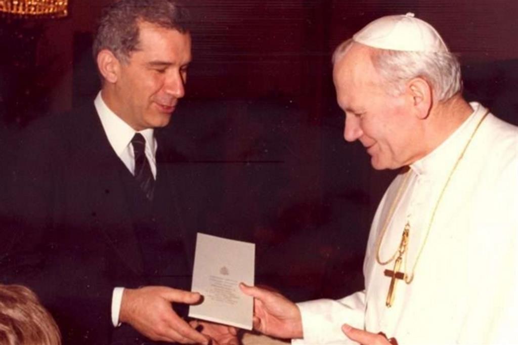 Un giovano Carlo Casini con papa Giovanni Paolo II