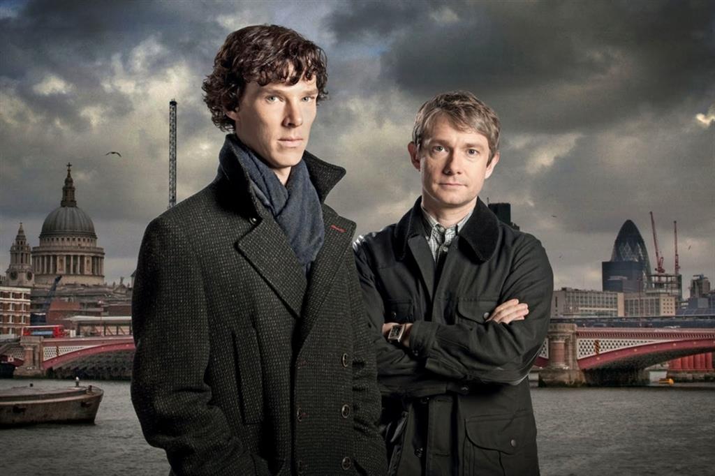 Benedict Cumberbacht e Martin Freeman, moderni Sherlock Holmes e John Watson nella serie "Sherlock"