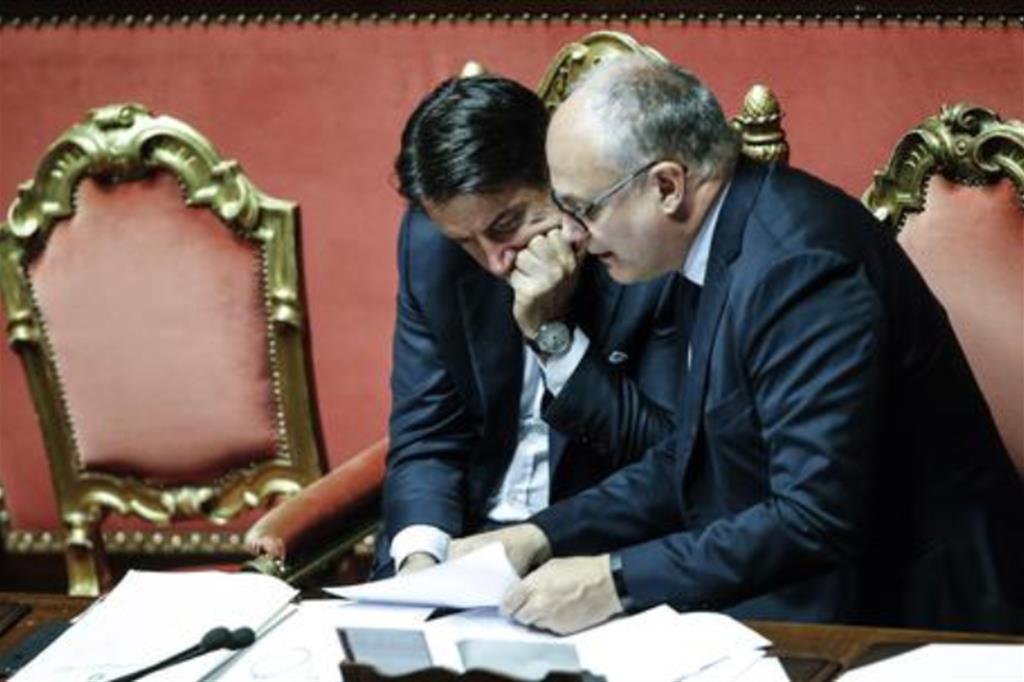 Il premier Conte e il ministro dell'Economia Gualtieri