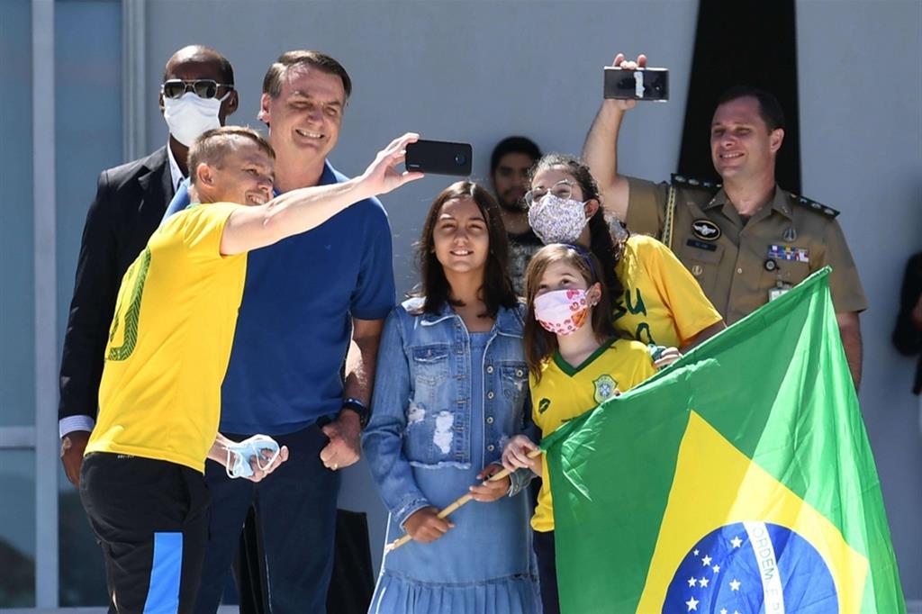 Jair Bolsonaro continua a minimizzare