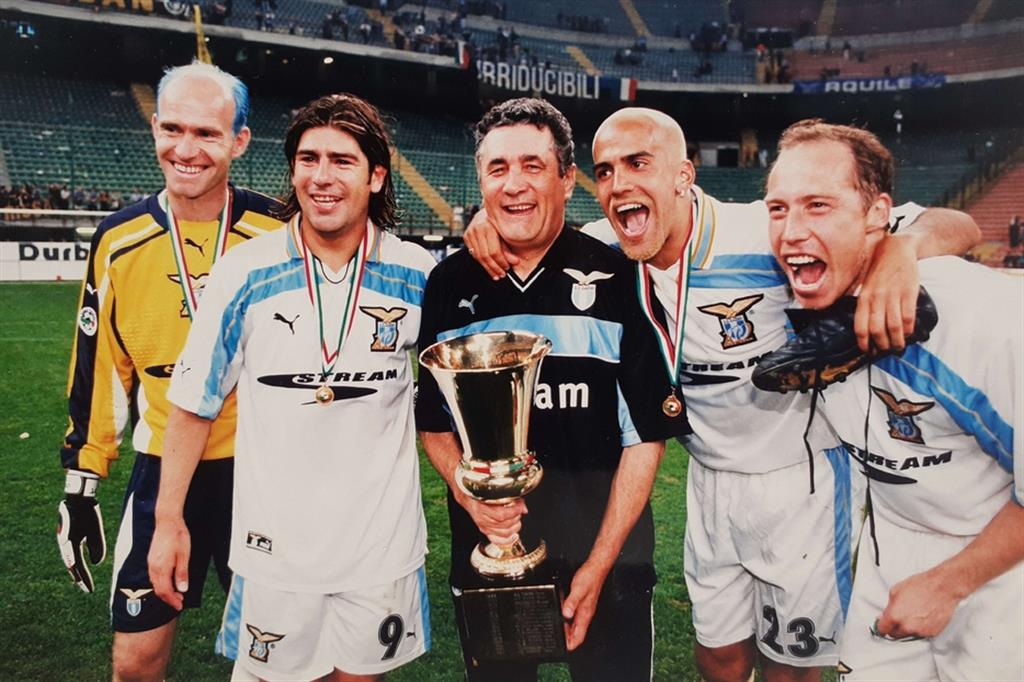 La Lazio campione d’Italia 1999-2000: da sinistra Marco Ballotta, Salas, Veron e Sensini