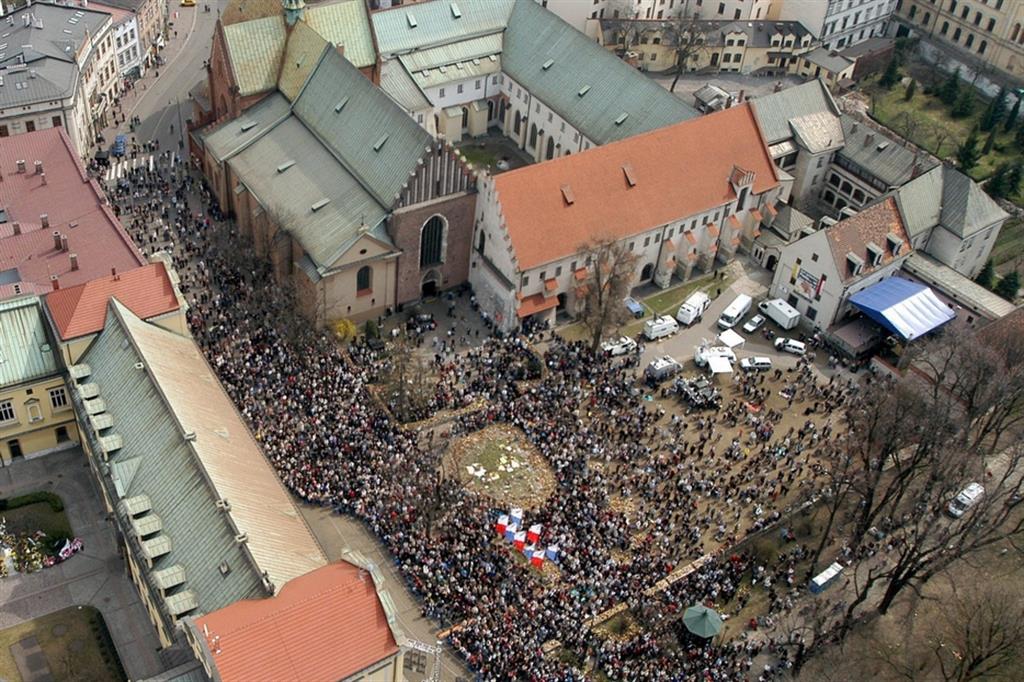 Un milione di persone a Cracovia per l'addio a Giovanni Paolo II il 9 aprile 2015