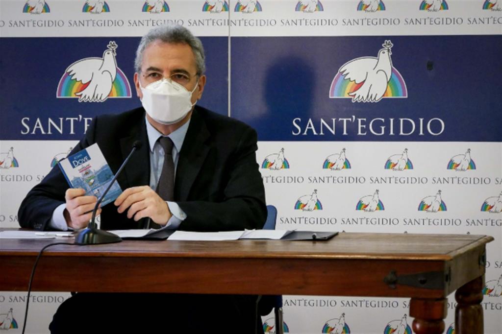 Il presidente della Comunità di Sant'Egidio, Marco Impagliazzo, presenta la guida "Dove mangiare dormire lavarsi" 