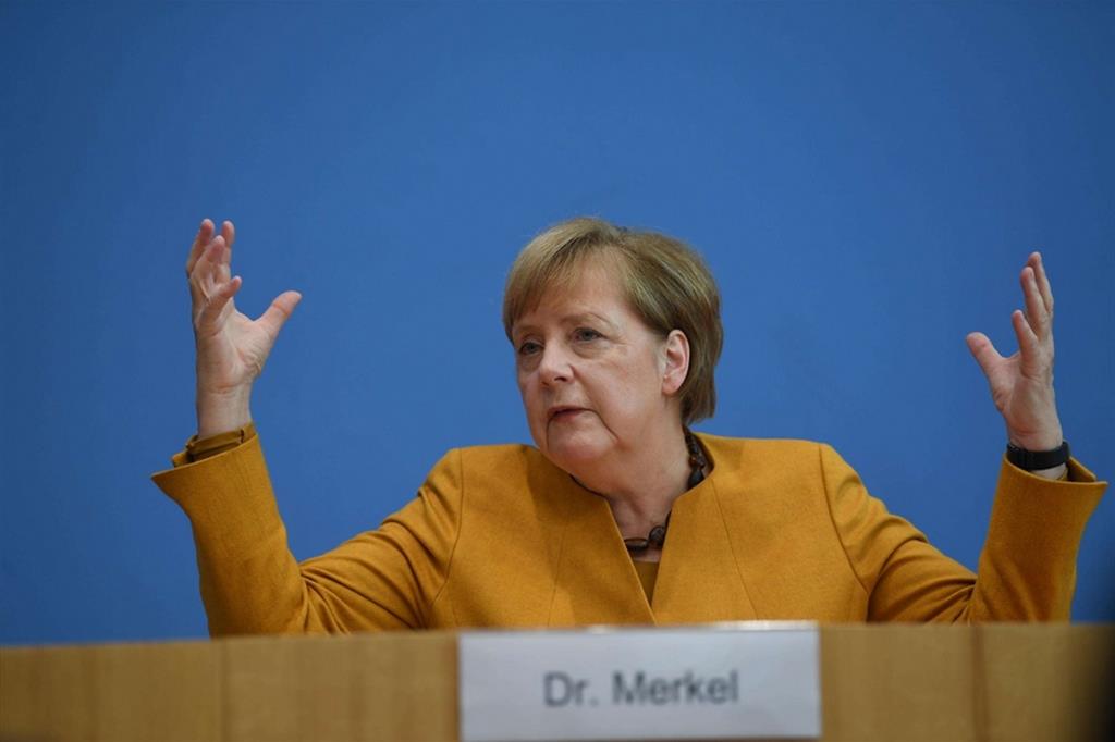 Angela Merkel avverte che il lockdown potrebbe durare più di un mese