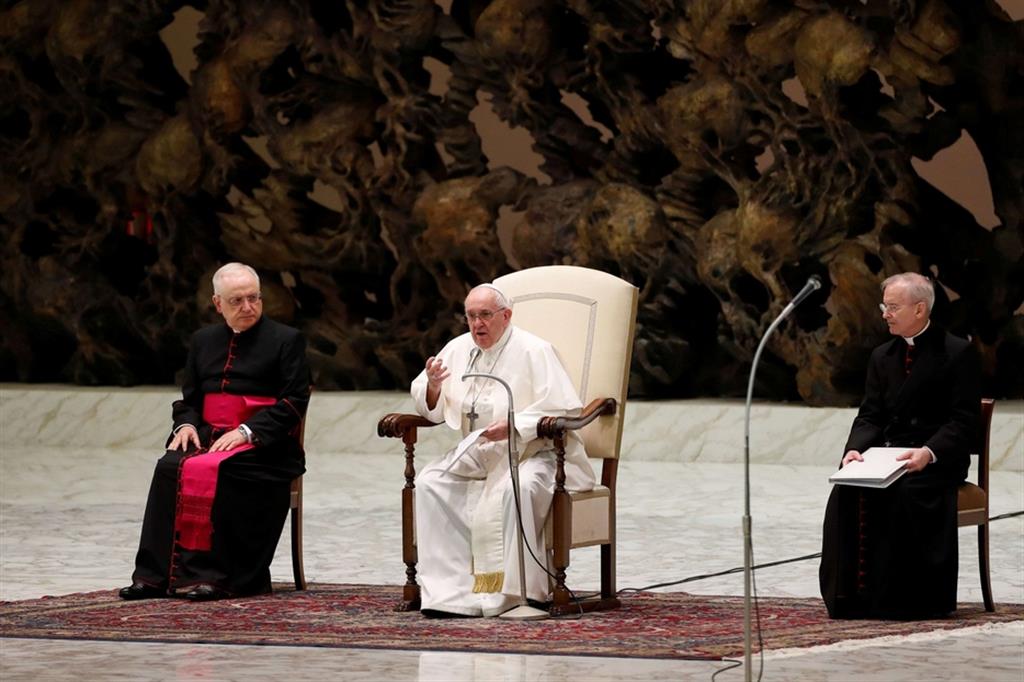 Il Papa: per pregare bene non dobbiamo "truccarci" l'anima