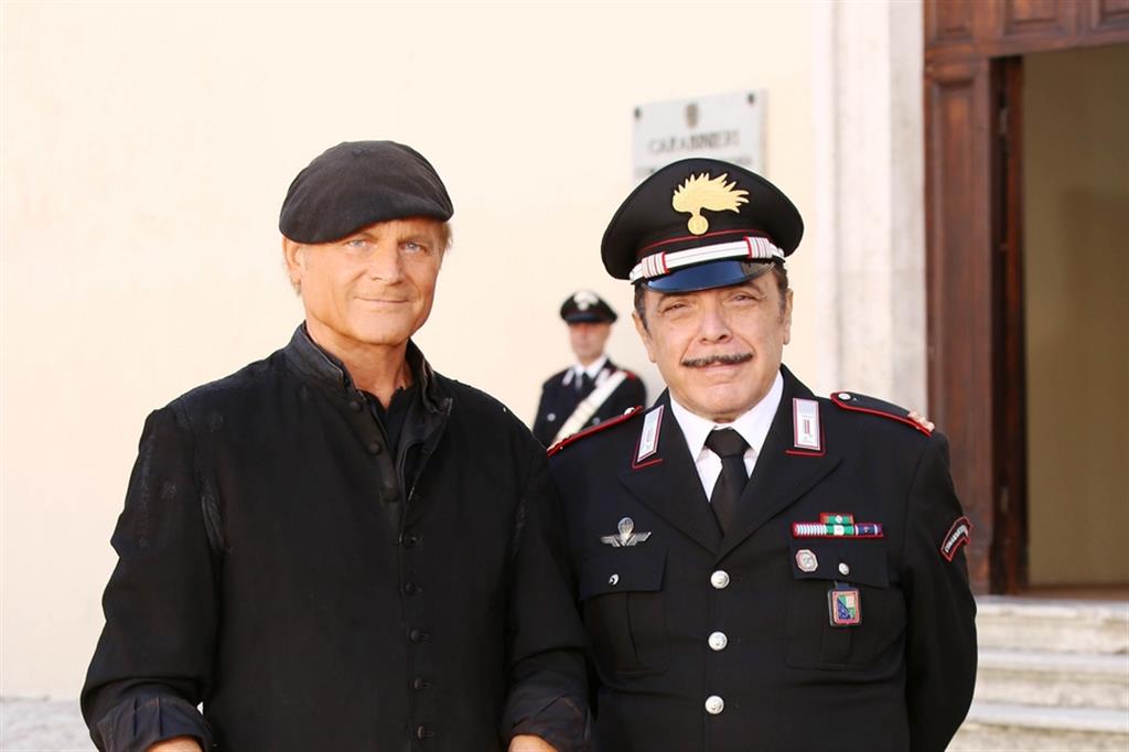 Terence Hill e Nino Frassica nella serie di Rai 1 "Don Matteo"